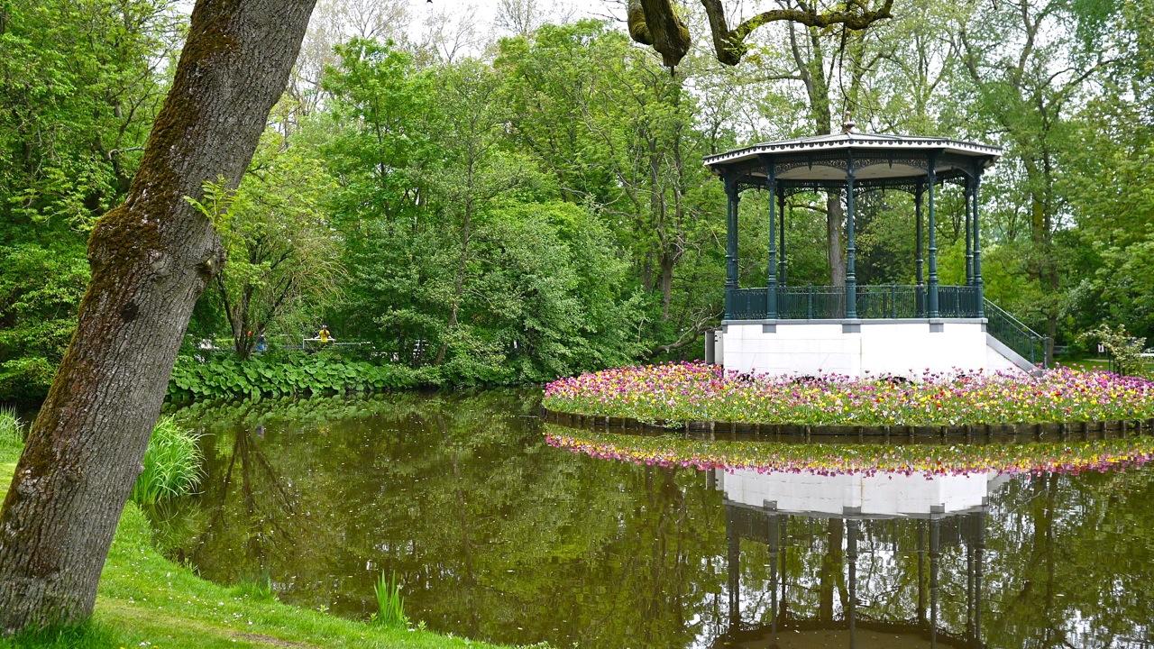 A Lazy Afternoon in Amsterdam's Vondelpark - Little ...